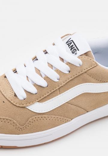 Гандбольные кроссовки