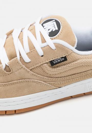 Гандбольные кроссовки