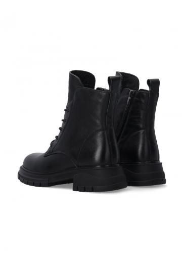 Ботинки на шнуровке