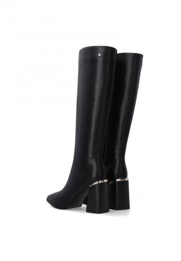 Высокие сапоги