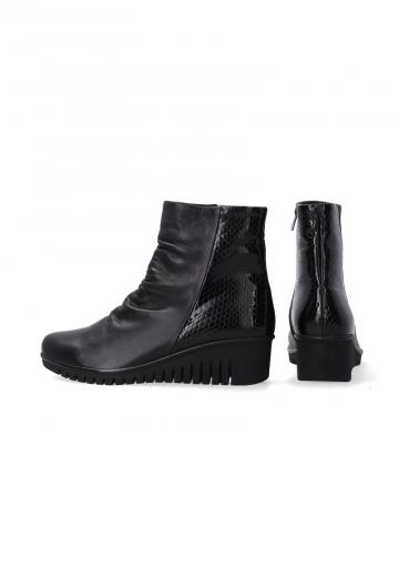 Сапожки на танкетке