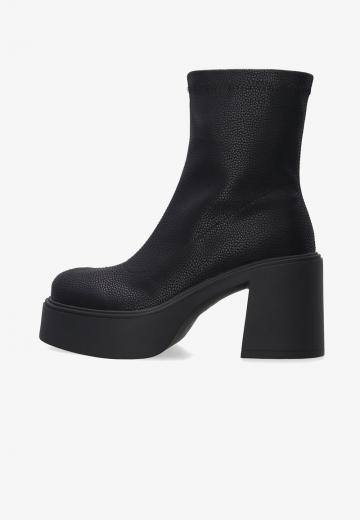 Полусапожки на высоком каблуке