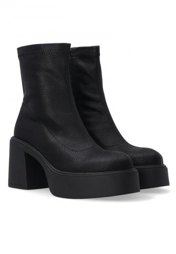 Полусапожки на высоком каблуке