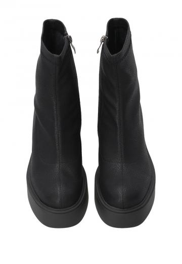 Полусапожки на высоком каблуке