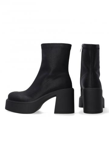 Полусапожки на высоком каблуке