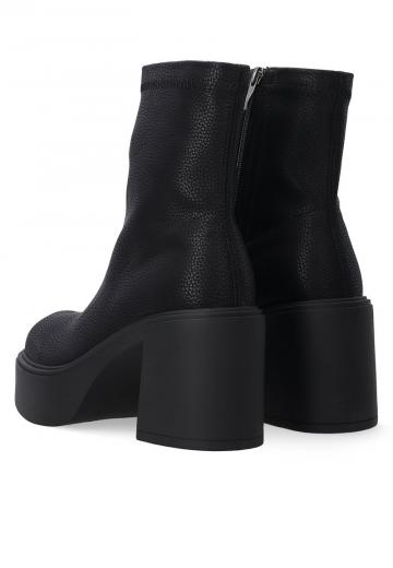 Полусапожки на высоком каблуке