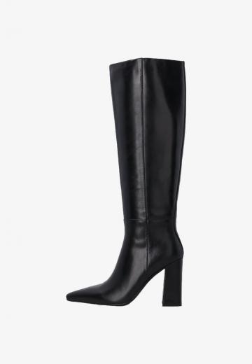 Высокие сапоги