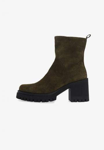 Полусапожки на высоком каблуке