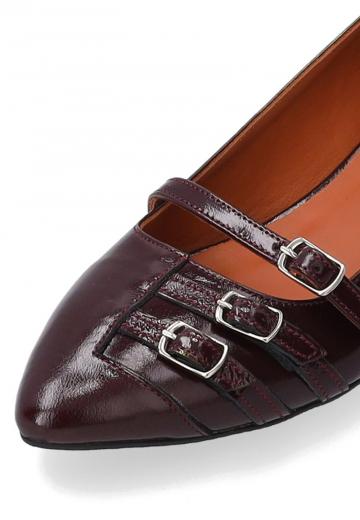 Туфли с высоким носом