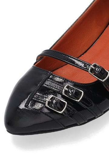 Туфли с высоким носом