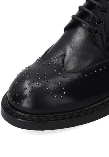 Ботинки на шнуровке