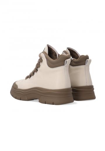 Ботинки на шнуровке