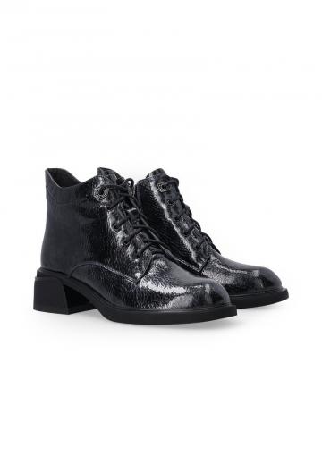 Ботинки на шнуровке