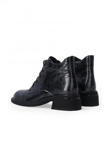 Ботинки на шнуровке