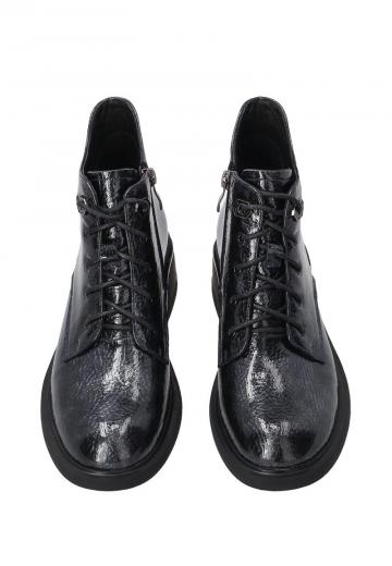 Ботинки на шнуровке