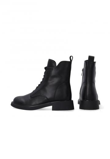 Ботинки на шнуровке