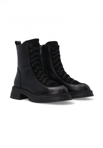 Ботинки на шнуровке