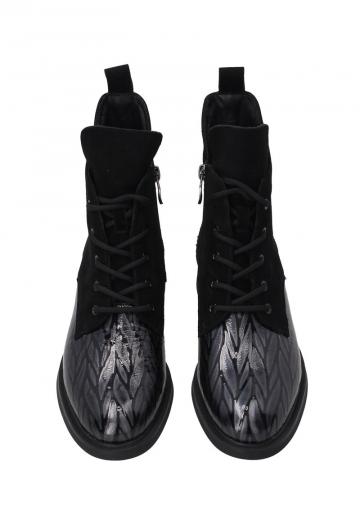 Ботинки на шнуровке