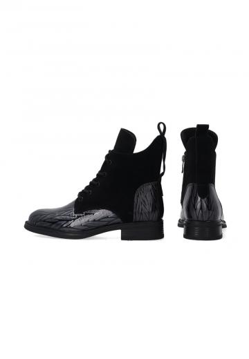 Ботинки на шнуровке