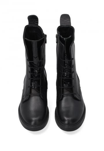 Ботинки на шнуровке