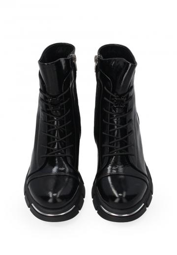 Ботинки на шнуровке
