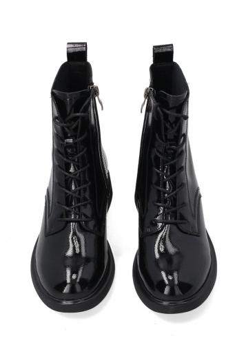 Ботинки на шнуровке