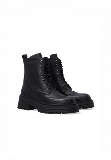 Ботинки на шнуровке