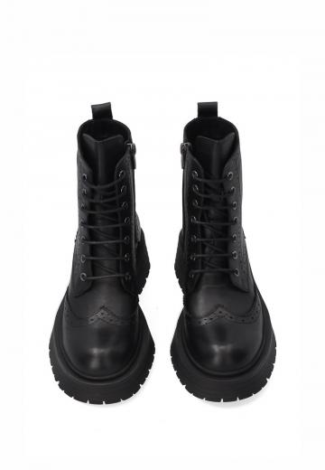 Ботинки на шнуровке