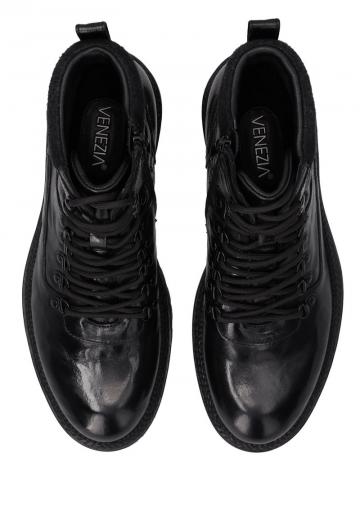 Ботинки на шнуровке