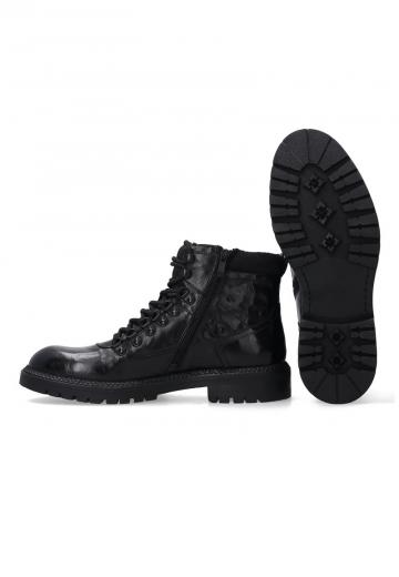 Ботинки на шнуровке