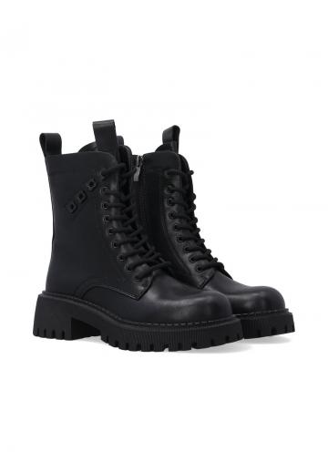 Ботинки на шнуровке