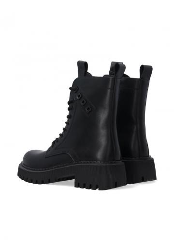 Ботинки на шнуровке