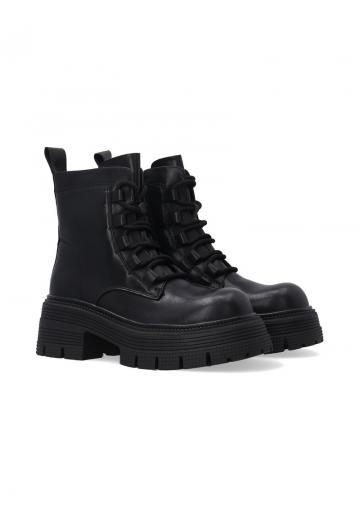 Ботинки на шнуровке