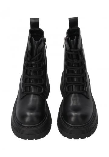 Ботинки на шнуровке