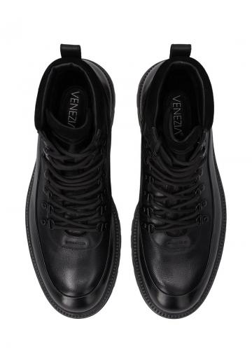 Ботинки на шнуровке