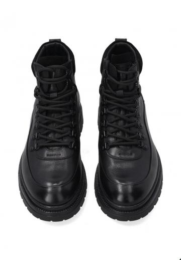 Ботинки на шнуровке