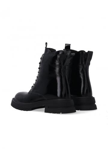 Ботинки на шнуровке