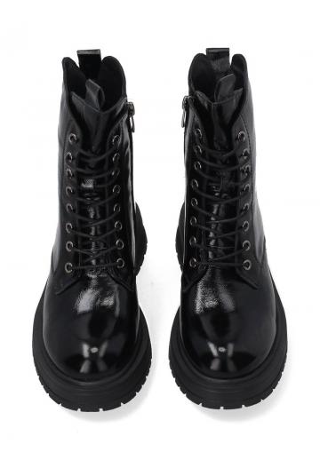 Ботинки на шнуровке