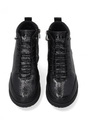 Ботинки на шнуровке