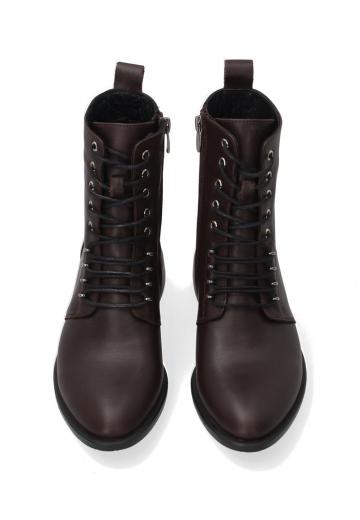 Ботинки на шнуровке