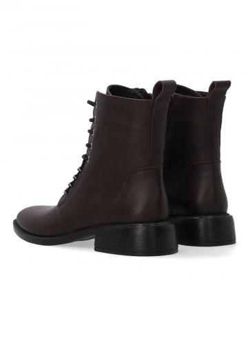 Ботинки на шнуровке