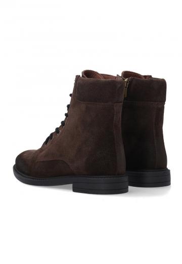 Ботинки на шнуровке