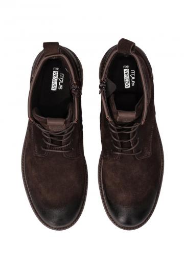 Ботинки на шнуровке