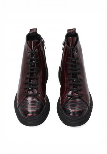Ботинки на шнуровке