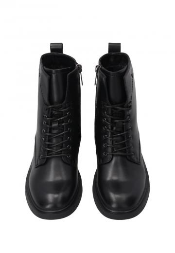 Ботинки на шнуровке