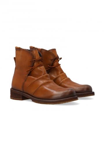 Ботинки на шнуровке