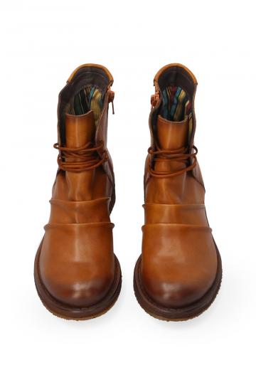 Ботинки на шнуровке
