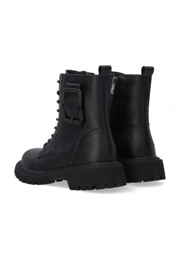 Ботинки на шнуровке