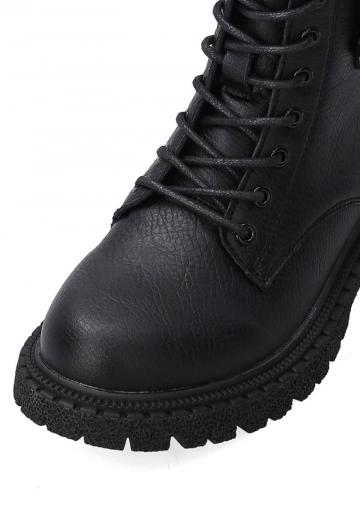 Ботинки на шнуровке
