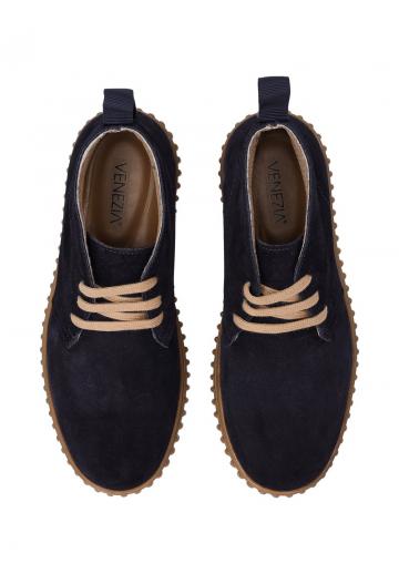 Ботинки на шнуровке